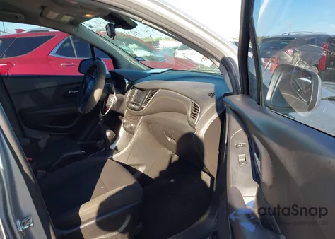 2018 Chevrolet Trax Ls z USA, uszkodzony, nr VIN KL7CJKSB8JB580427